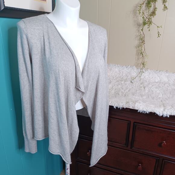 Michael Kors Long Sleeve Knit Cozy Cardigan Light Sweater Gray Waterfall Size M - Picture 2 of 7